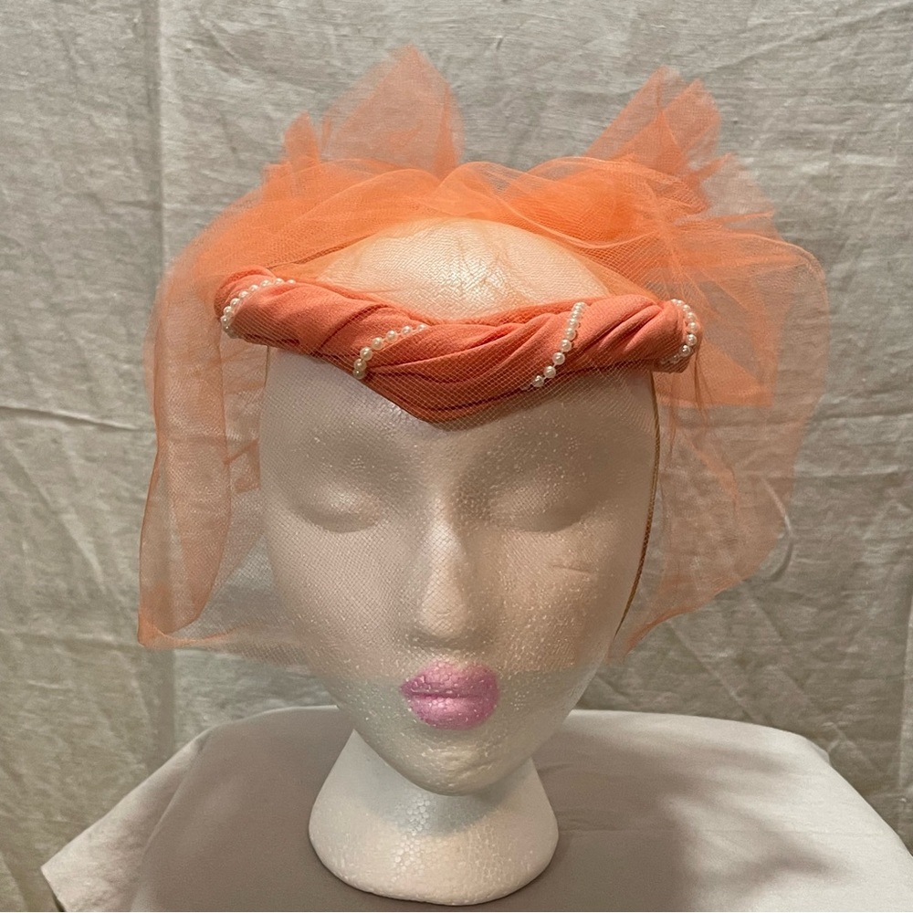 Fedora Fascinator vintage. Coral color pearl accent.  50’s 60’s. Preowned.